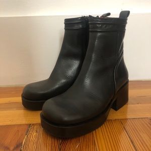 BUFFALO LONDON vintage black platform boots.